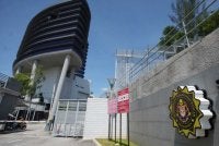 Nazir hadir ke Ibu Pejabat SPRM di Putrajaya untuk menerima notis berkenaan, manakala abangnya menerima notis tersebut di kediamannya. Gambar hiasan