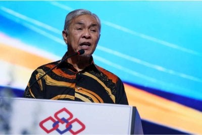  Ahmad Zahid menyampaikan ucapan pada majlis Pengisytiharan Keuntungan Boleh Agih Interim 2/2026 Projek-projek Peserta Felcra Berhad di di Pusat Dagangan Antarabangsa Melaka (MITC), Ayer Keroh. Foto Bernama
