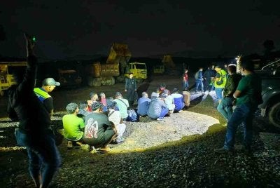 Serbuan menerusi Op Taring Wawasan itu dijalankan oleh Cawangan Risik Batalion 9 Pasukan Gerakan Am (PGA) dengan bantuan Bahagian Siasatan Jenayah Daerah (BSJD) Ibu Pejabat Polis Daerah (IPD) Pasir Mas kira-kira jam 5 pagi.
Foto:PGA