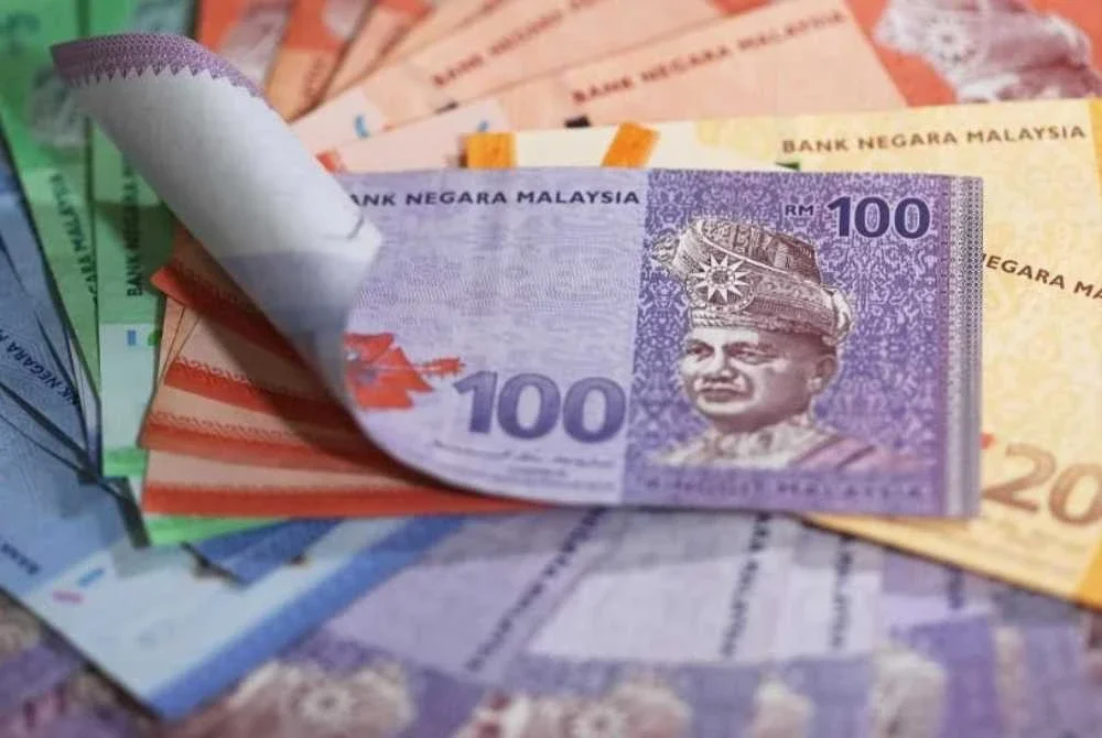 Pada jam 8 pagi, ringgit meningkat kepada 4.0570/0625 berbanding dolar AS daripada 4.0575/0620 semasa ditutup pada Khamis.