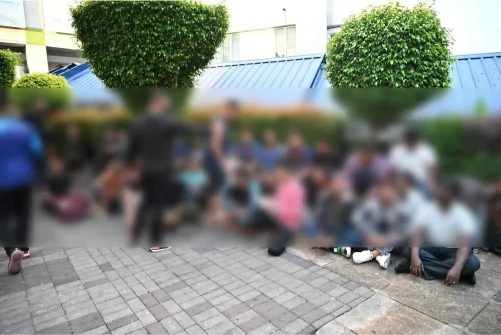 103 warga asing diperiksa dalam operasi berkenaan yang mana, 11 daripada mereka ditahan kerana tiada dokumen pengenalan diri yang sah.