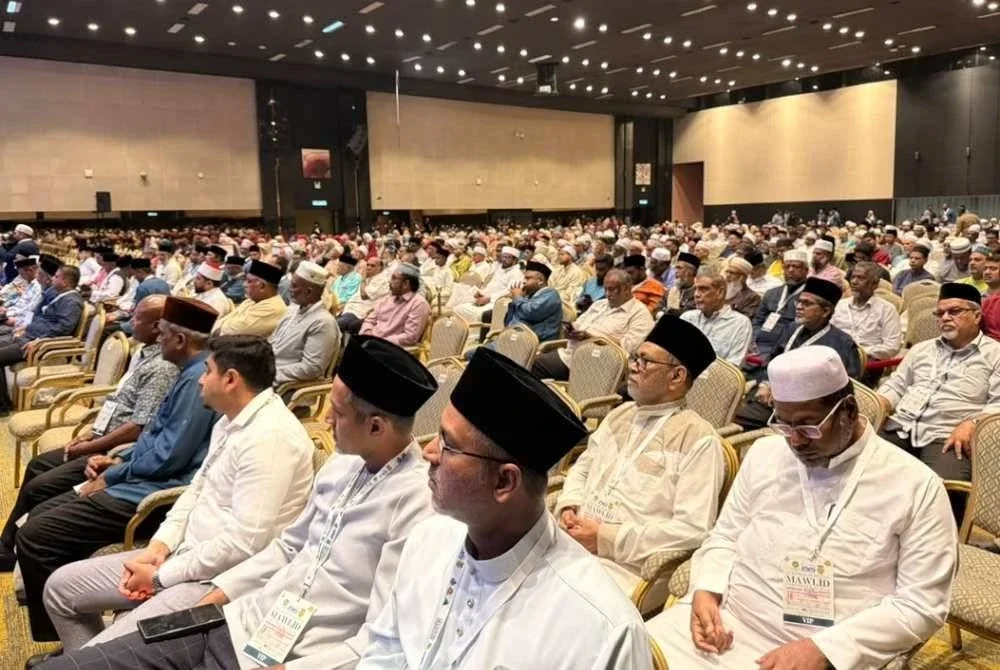SEBAHAGIAN daripada lebih 1,500 orang yang hadir Persidangan Mawlid 6.0 anjuran Permim.