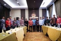 Timbalan Perdana Menteri, Datuk Seri Fadillah Yusof (tengah) pada majlis pemeteraian Perjanjian Kepercayaan dan Perbekalan (CSA) dengan Kerajaan Madani membabitkan Ahli Parlimen Parti Pribumi Bersatu Malaysia (Bersatu) dengan komitmen menyokong kelulusan Rang Undang-Undang (RUU) Perbekalan 2027 atau Belanjawan 2027 di Bangunan Parlimen pada Khamis. Foto Bernama 