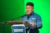 Tuan Ibrahim berucap pada Majlis Pengumuman Calon PN PRN Melaka di Dewan Muallim Haji Abdul Wahid, Bukit Katil di sini malam Khamis.