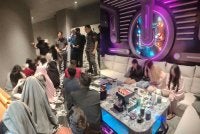 Pegawai JIM Selangor memeriksa dokumen warga asing yang ditahan dalam serbuan di sebuah pusat hiburan di Klang pada Khamis. Foto: SINAR HARIAN/ROSLI TALIB