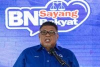 Ab Rauf menyampaikan ucapan ketika menghadiri program Hi-tea Jalinan Muhibbah Dewan Undangan Negeri (DUN) Tanjung Bidara di Villa D Acqua, Masjid Tanah, pada Jumaat. Foto Bernama