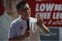 Kah Woh berucap pada Majlis Perasmian Bilik Operasi DAP DUN Kota Laksamana di Flat Kota Laksamana malam ini. Foto Bernama
