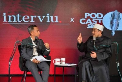 Mohd Sukki (kanan) dalam program Interviu x Podcast Sinar Harian yang dihoskan oleh Haizir di Kompleks Karangkraf, di sini.
