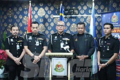 Mohmad Khusairi (tengah) pada sidang akhbar di Shah Alam pada Jumaat. Foto: SINAR HARIAN/ROSLI TALIB