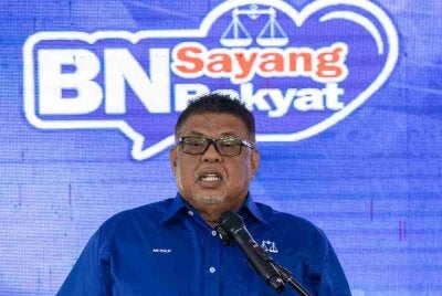 Ab Rauf menyampaikan ucapan ketika menghadiri program Hi-tea Jalinan Muhibbah Dewan Undangan Negeri (DUN) Tanjung Bidara di Villa D Acqua, Masjid Tanah, pada Jumaat. Foto Bernama