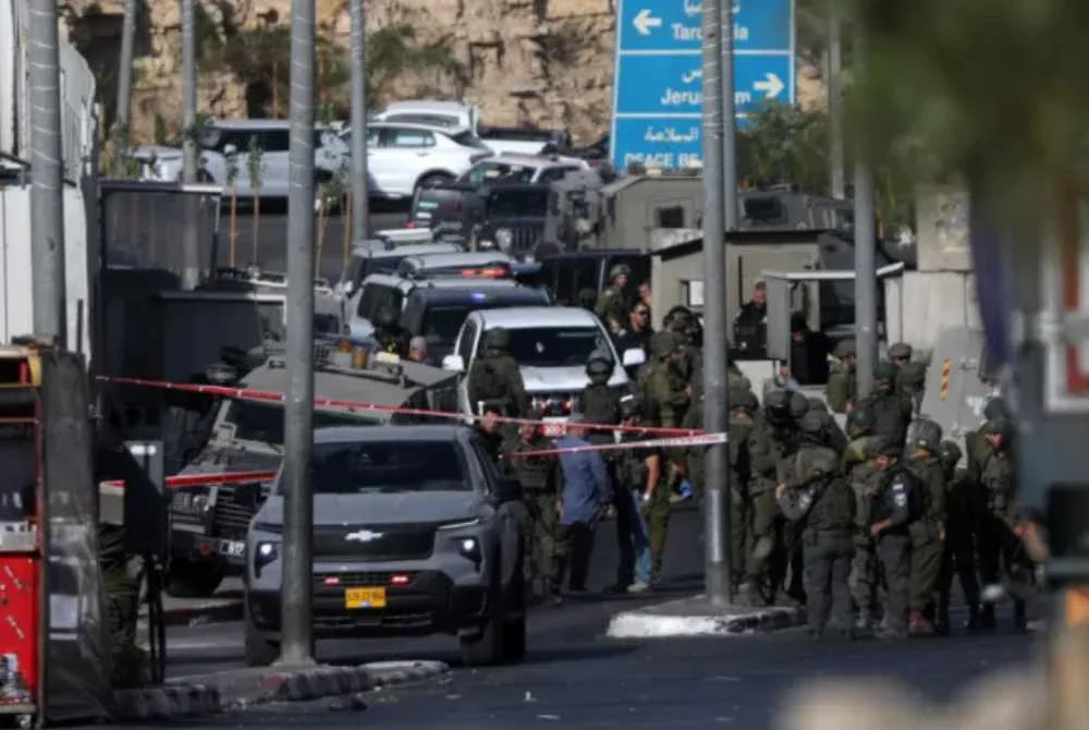 Pasukan Pertahanan Israel (IDF) kini mengepung beberapa kawasan kejiranan Palestin di bandar tersebut.