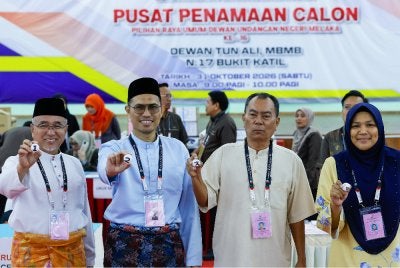 Adly (kiri) berdepan saingan empat penjuru bagi mempertahankan kerusi DUN Bukit Katil pada PRN Melaka. Foto Bernama 