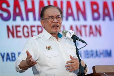 Perdana Menteri Datuk Seri Anwar Ibrahim berucap pada Perasmian Skim Usahawan Bangkit Negeri Kelantan hari ini. Foto: Bernama 